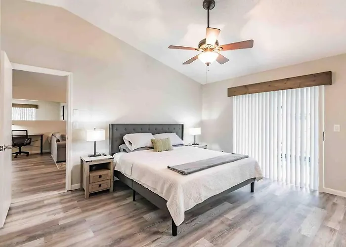 Poolside Oasis-5 Miles From Venice Beach