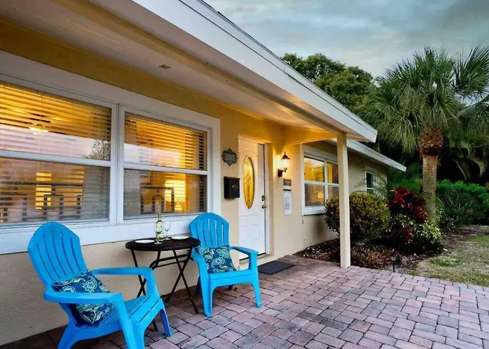 On Island! Private Pool Home-Walk To Great Beach!