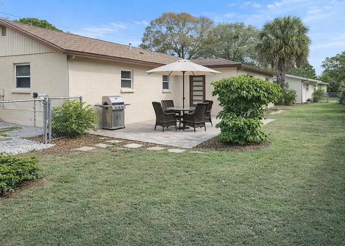 Spacious Upadated 2 King Beds Pets Welcome With Large Private And Fenced Yard Minutes To Beaches